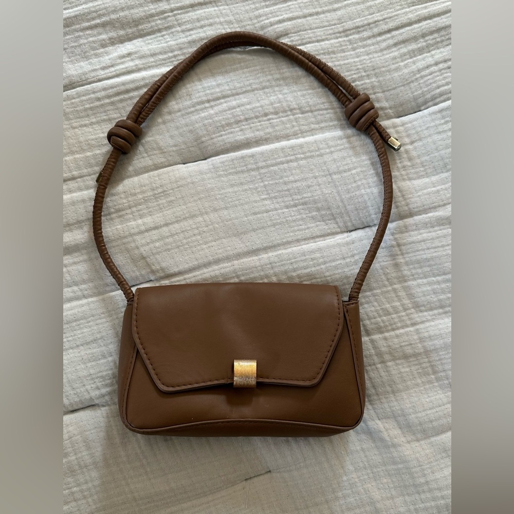 Elegant Brown Leather Crossbody Bag
